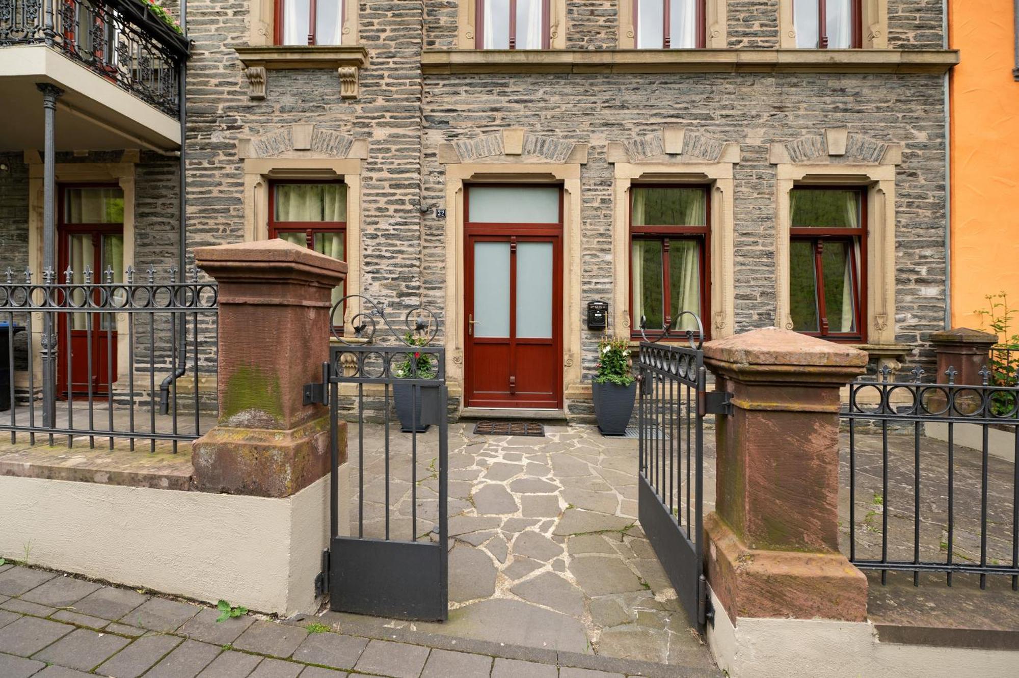 Alte Stadtvilla Am Weinberg 1 トラーベン・トラールバッハ エクステリア 写真